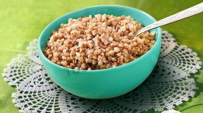 200 Gramm Buckwheat ass de Standard deegleche Portioun vun der wëchentlecher Ernährung