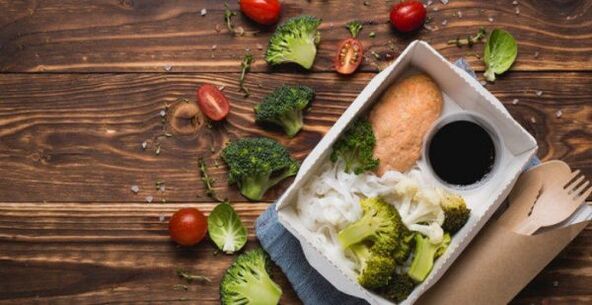 eeschte Liewensmëttel fir Mëttegiessen mat adäquate Ernährung